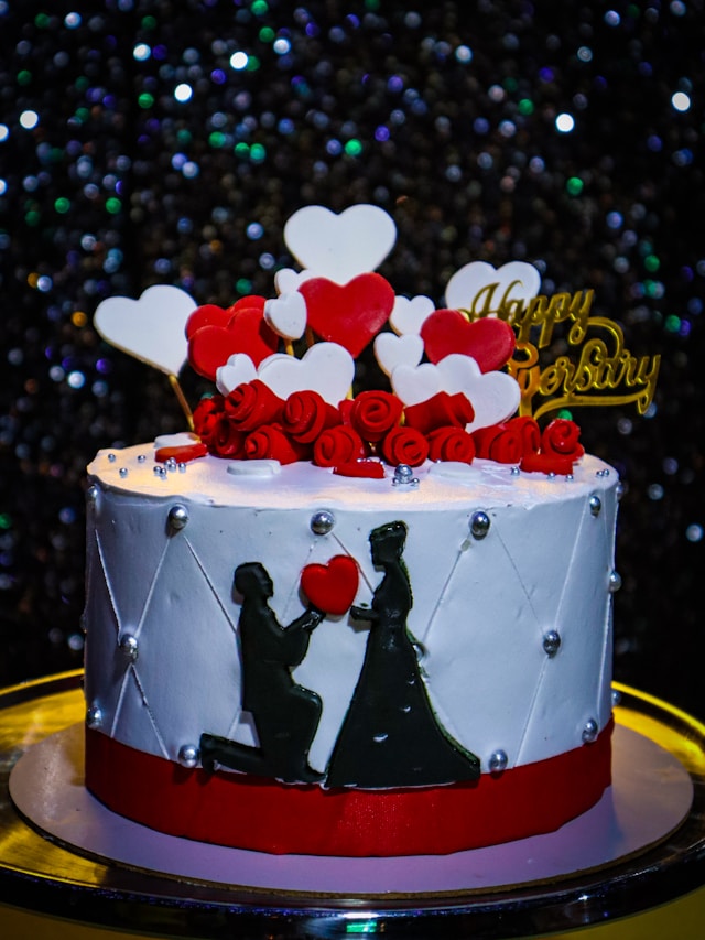 Casal celebrando